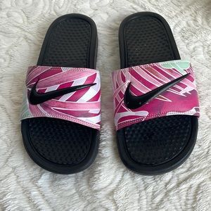 💜Nike flip flop size 7
